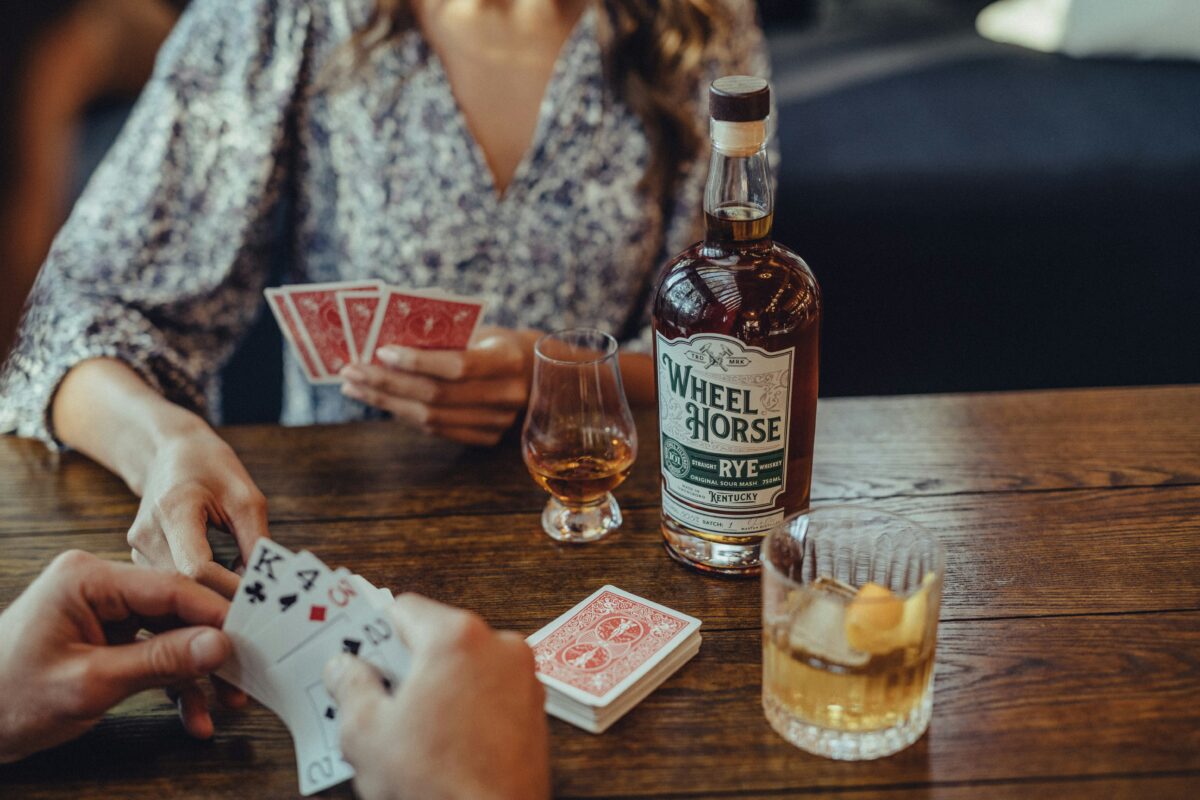 전설은 인디고 텍사스홀덤 절대 무너지지 않는다: 넬슨 마리 산체스, WSOP $777 럭키 7에서 금메달 획득